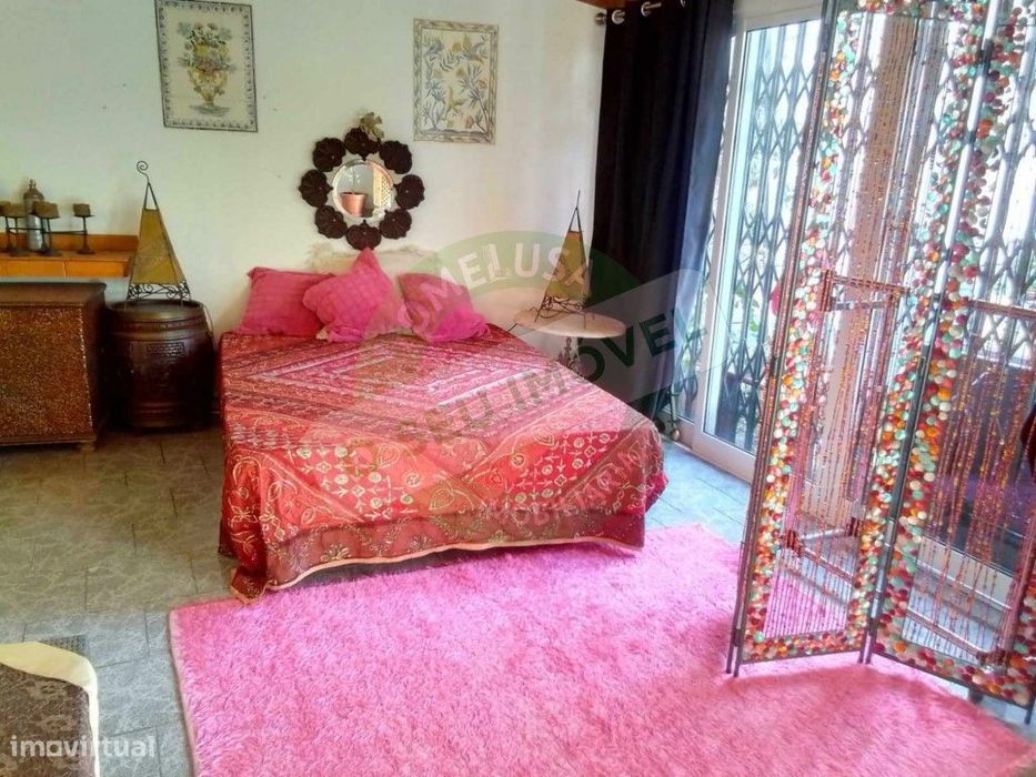 Apartamento T3+2 com jardim e estúdio independente..