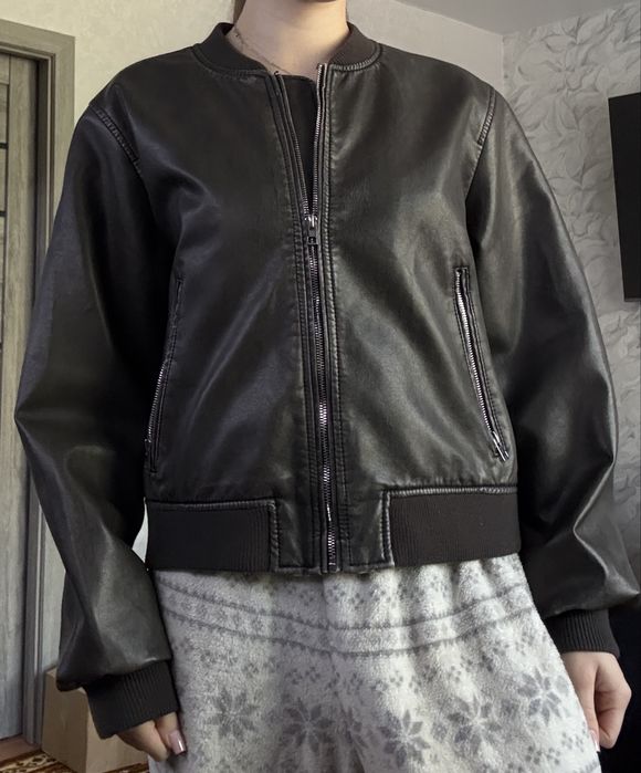 Бомбер, шкіряний бомбер, байкерська куртка, sinsay, bershka, cher17