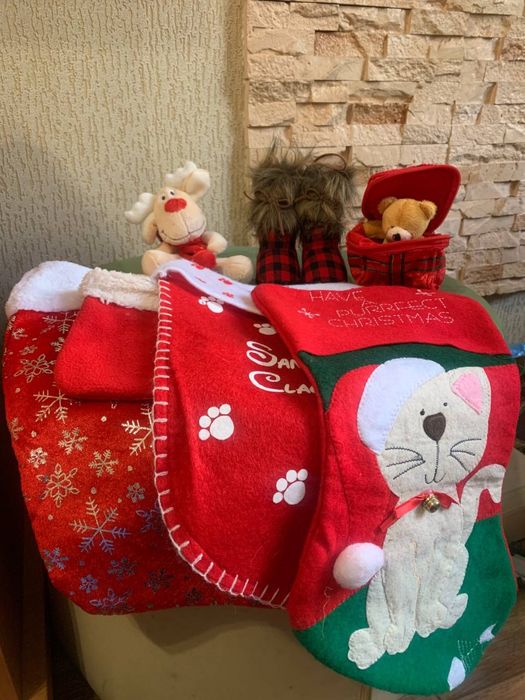 Украшения новогодние, сувениры.