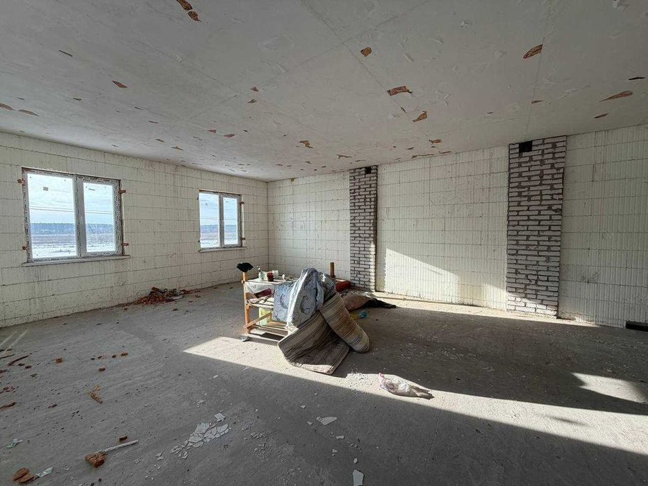 Большое помещение 900 м² с участком 15 соток в Гостомеле