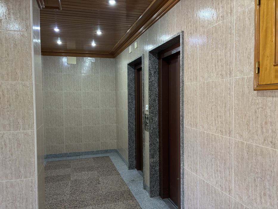 “T3 117m² | Garagem 2 carros | 5.º andar c/elevador | Casal de Cambra”