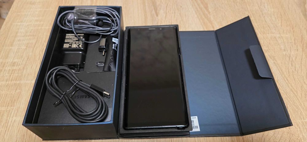 Samsung Galaxy Note 9-pełen komplet od producenta.