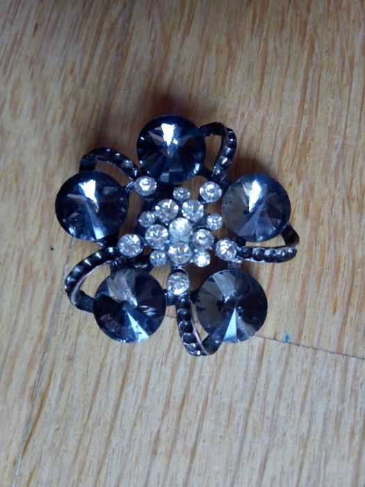 Pregadeira / alfinete flor