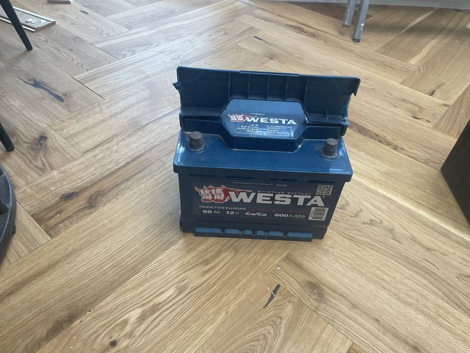 Автомобільний акумулятор Westa Premium 61Ah 600A R+