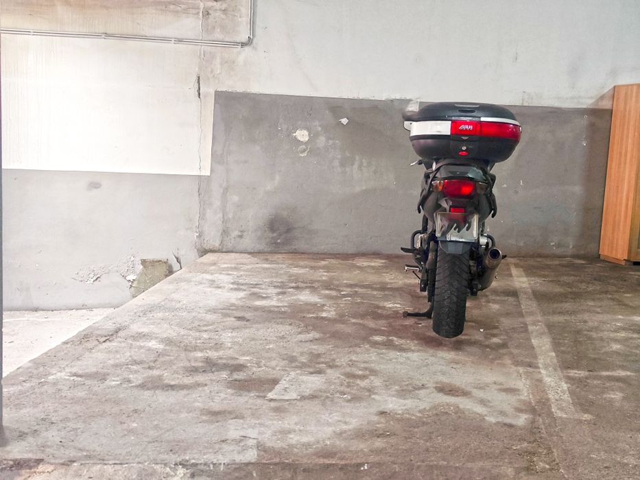 Arrendo lugares de Garagem a 3 minutos a pé ou a 200 m sant ovideo