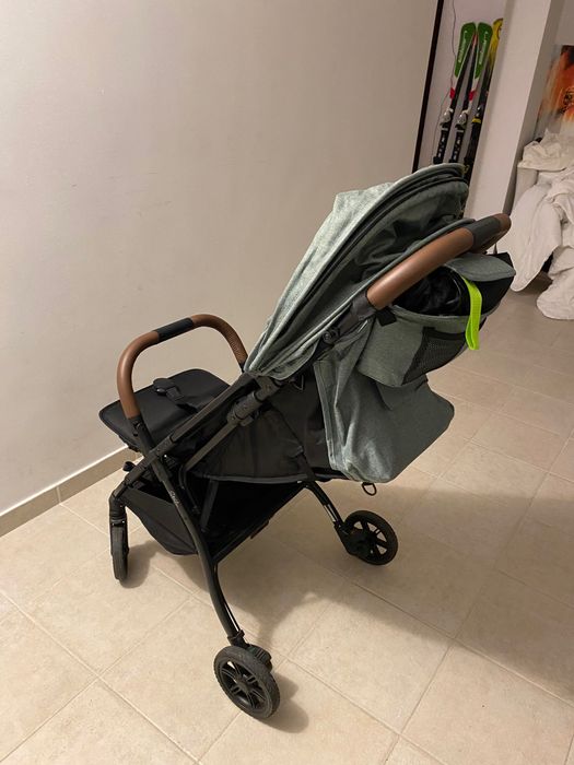 Carrinho de passeio de bebé