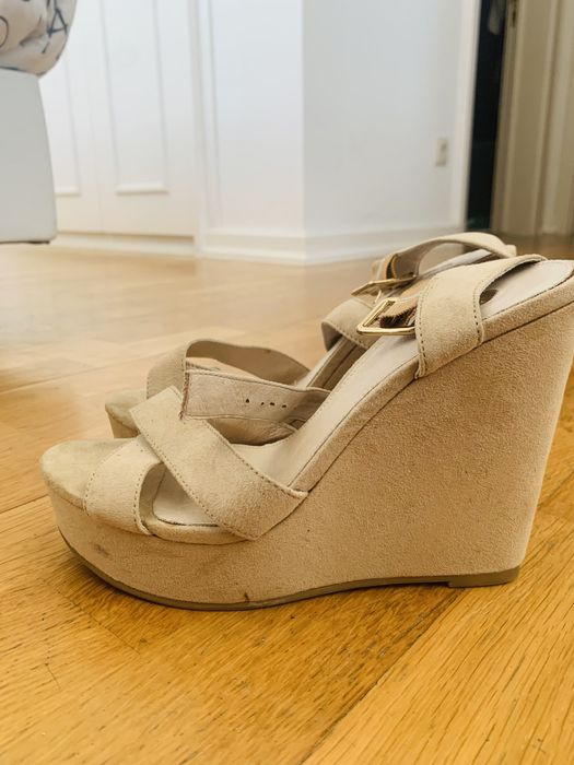 Sandalias bege quase sem usar