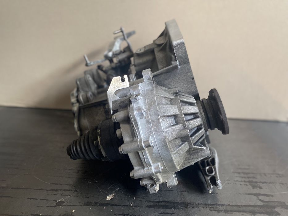 Кадді Октавія Тауран Гольф 5+ пасат b6 кпп коробка передач 1.9 tdi