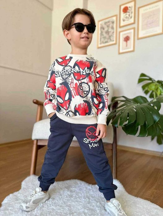 Dres spiderman chłopięcy 104/110