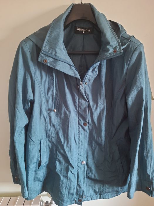 Parka impermeável azul petróleo