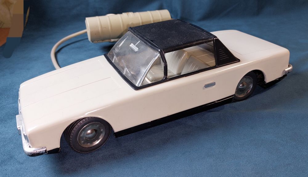 Електромеханічна іграшка машинка-кабріолет 17-17 ЛЕН,СРСР,1970-ті роки