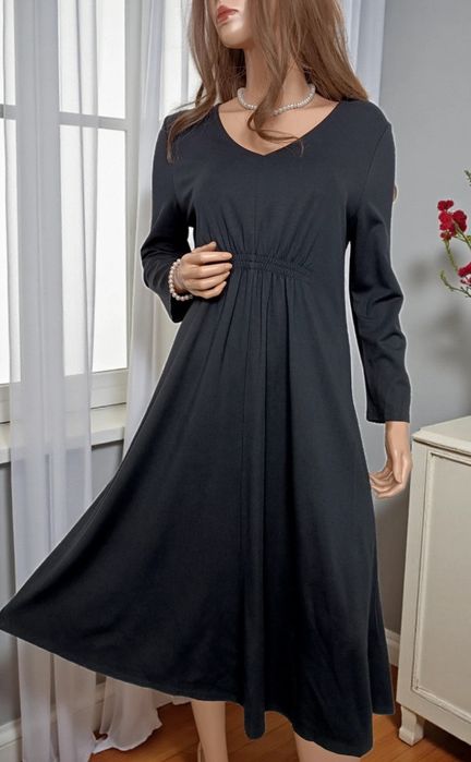 Weekend Max Mara czarna sukienka maxi z kieszeniami elegancka klasyczn