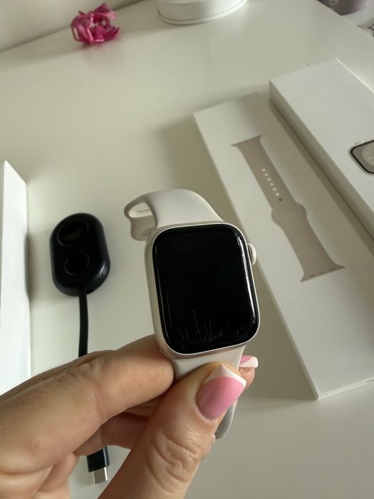 Apple watch series 8 41mm srebrny powerbank gratis