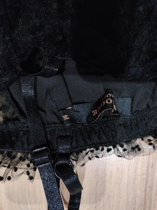 Sukienka z przezroczystymi rekawkami