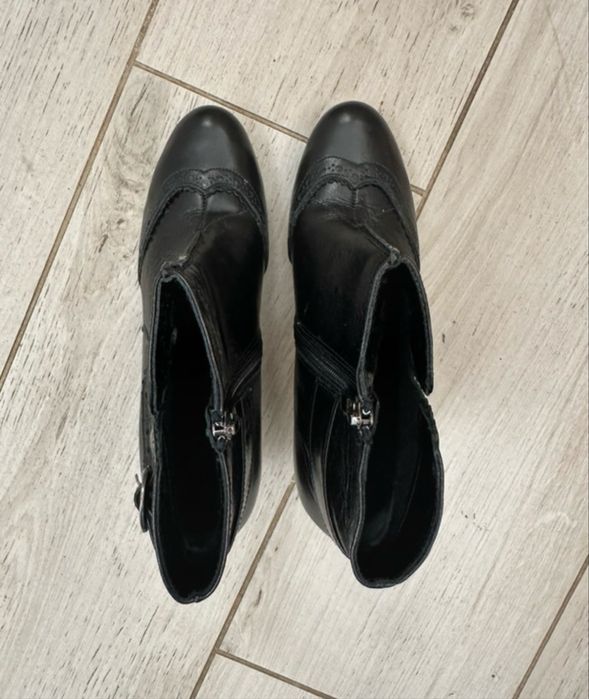 Prawie nowe piękne skórzane botki rozm.36