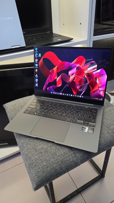 Samsung galaxy book 3 pro  OLED