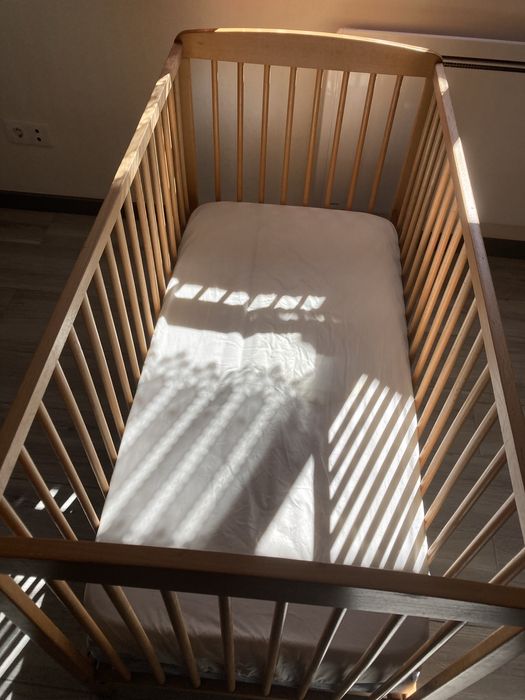 Cama de criança em madeira