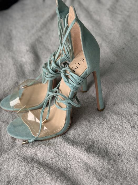 Шикарні босоніжки