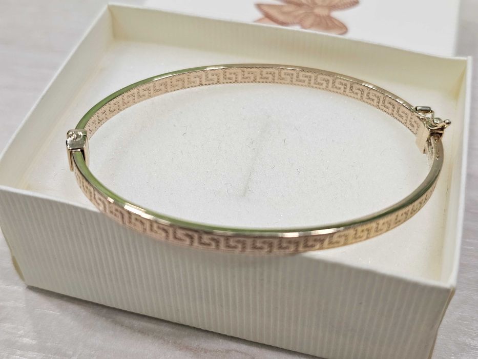 Złota bransoletka sztywna z zapięciem w greckie wzory PR 585