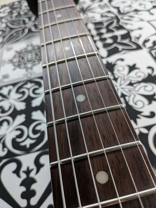 Guitarra eléctrica Fender Squier Stratocaster 2014 restaurada e pronta a tocar