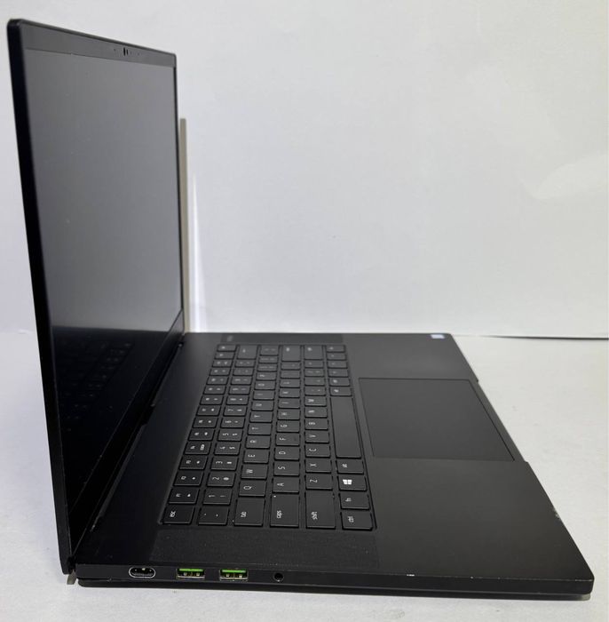 Razer Blade 15/i7-9750H / 32 GB DDR4 / 1000 GB SSD / nVidia GeForce RTX 2070 Max-Q