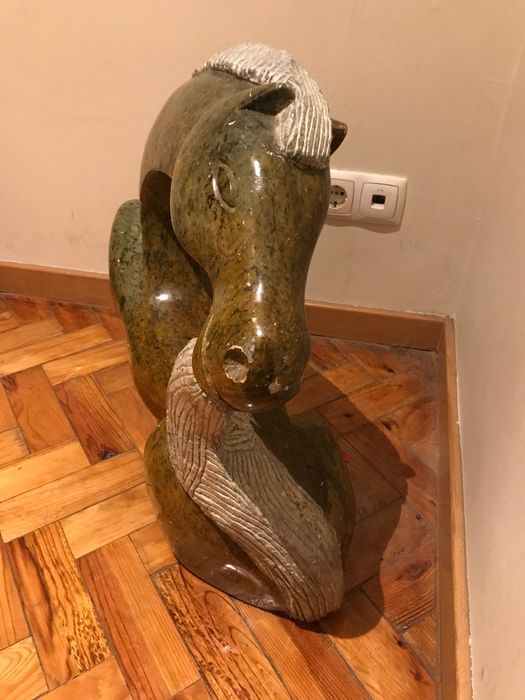 Estatueta de chão em pedra sabão originária do Brasil