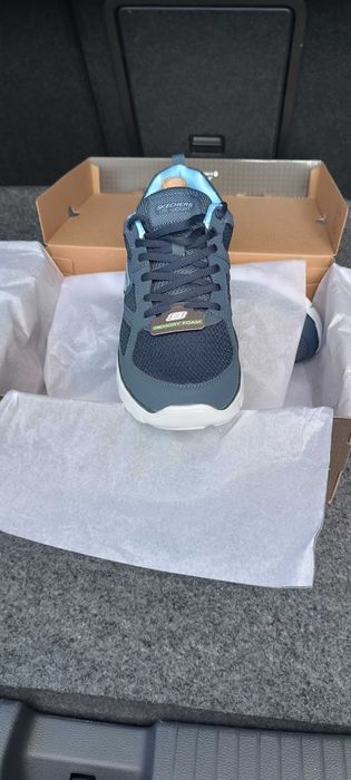 Ténis Skechers Novos