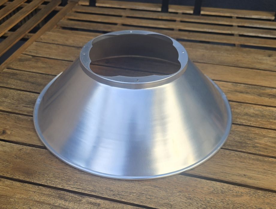 Aluminiowy odbłyśnik lampy, klosz, halogen, lampa. Średnica 50cm.
