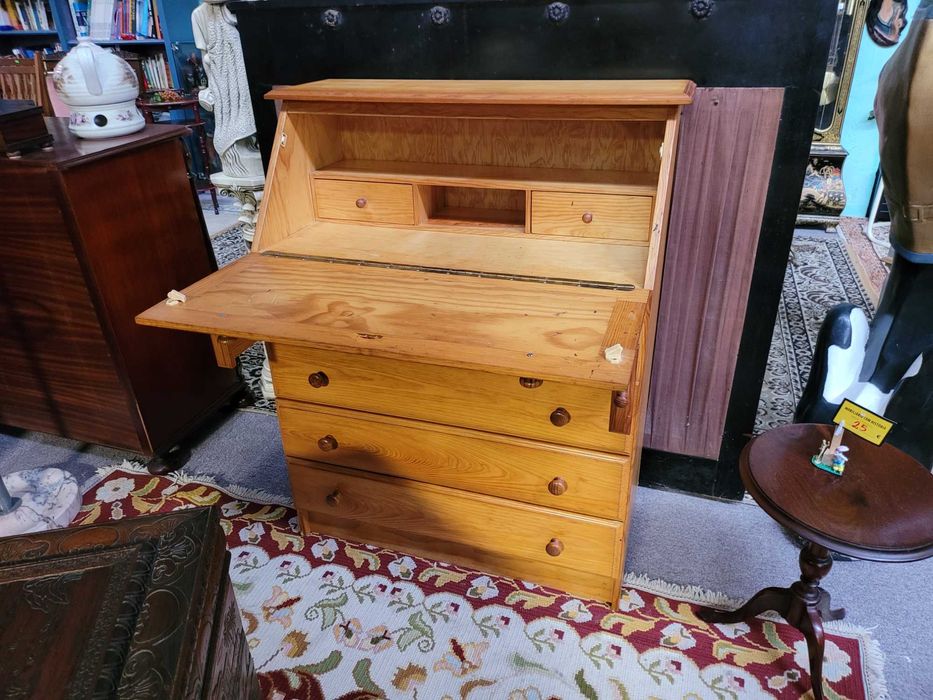 Pine Honey Desk – Good Overall Condition64584266928130122