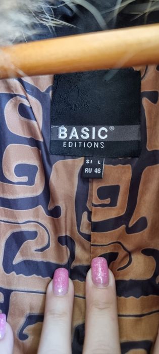 Куртка жіноча демі чорна Basic Edition  розмір 46 L коротка з хутром