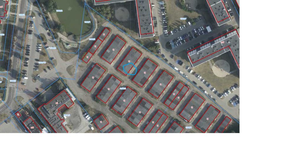 Garaż ul. Piastów koło przychodni Amika