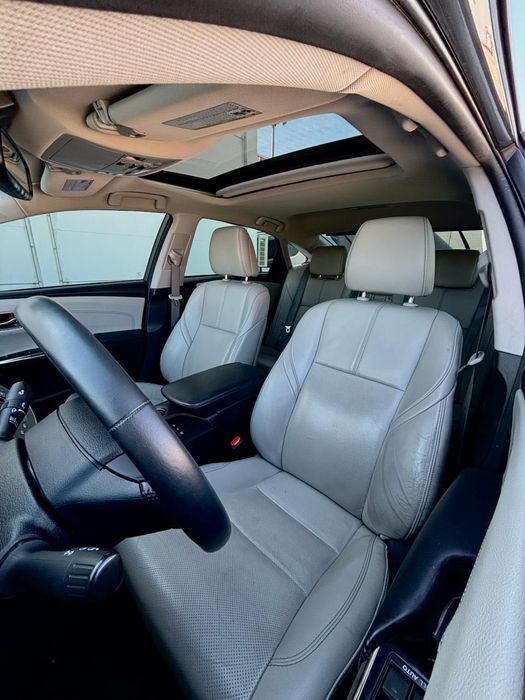 Аренда авто Toyota Avalon Hybrid Premium
