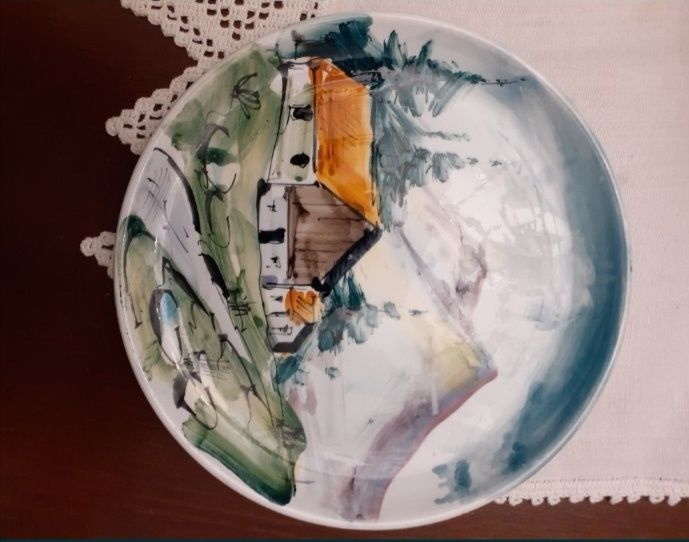 Pratos em louça NOVOS