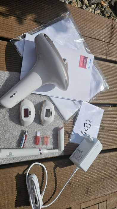 Depilator IPL Philips Lumea 7000