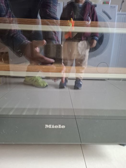 Cave de vinhos embutidos 38 garrafas Miele