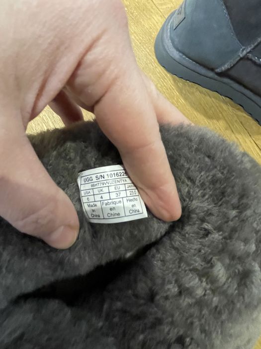 Продам жіночі чоботи UGG