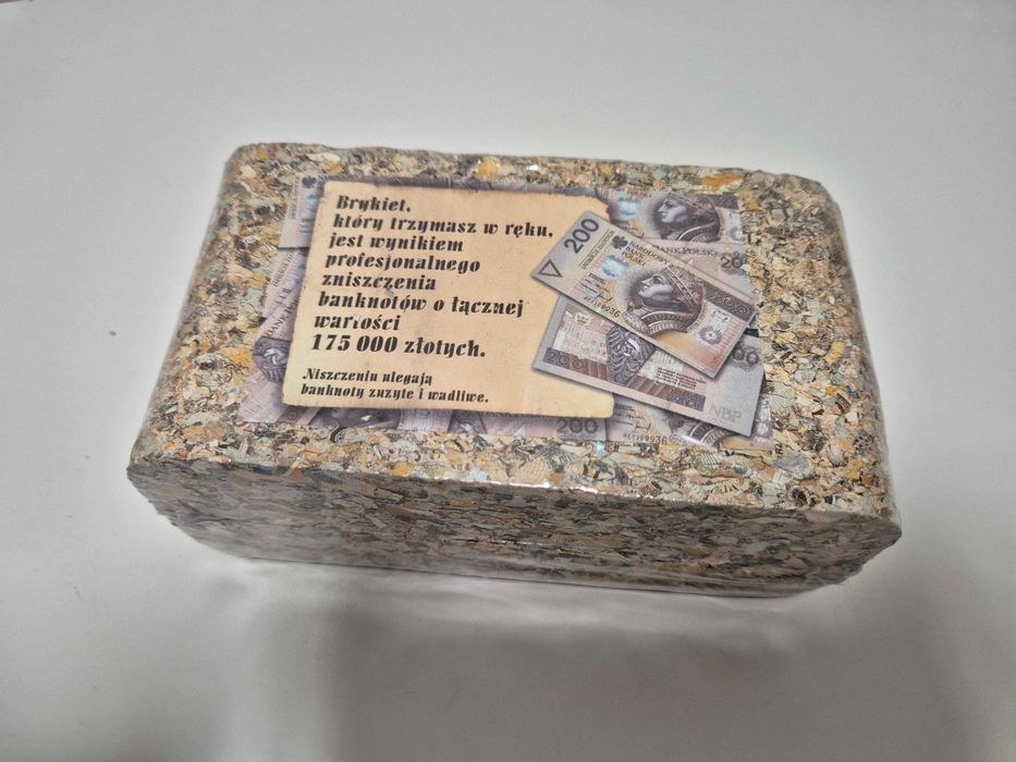 Brykiet 200 zł z NBP pocięte banknoty o wartości 175 000 zł sprasowane banknoty