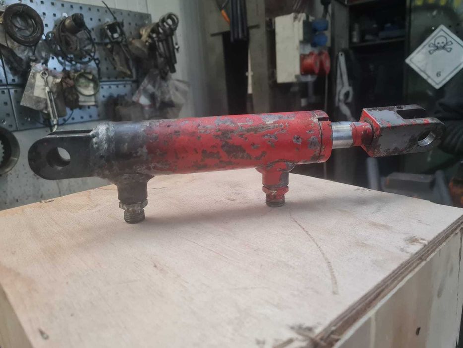 Zakuwanie węży Hydraulicznych i regeneracja siłowników