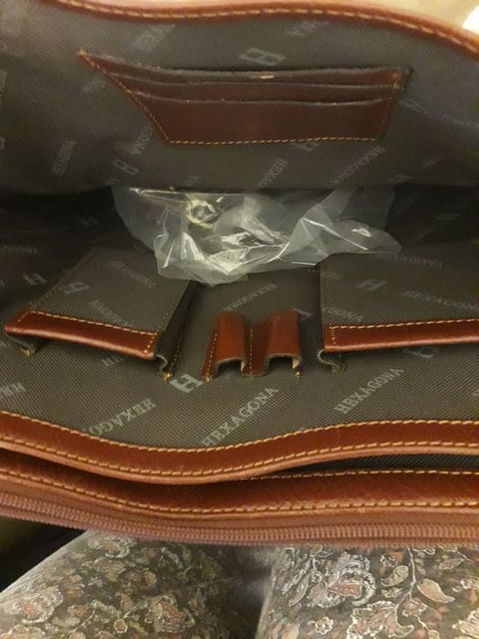 Pasta em pele marca Hexagona