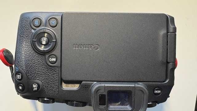 Câmara Mirrorless- Full Frame Canon EOS RP