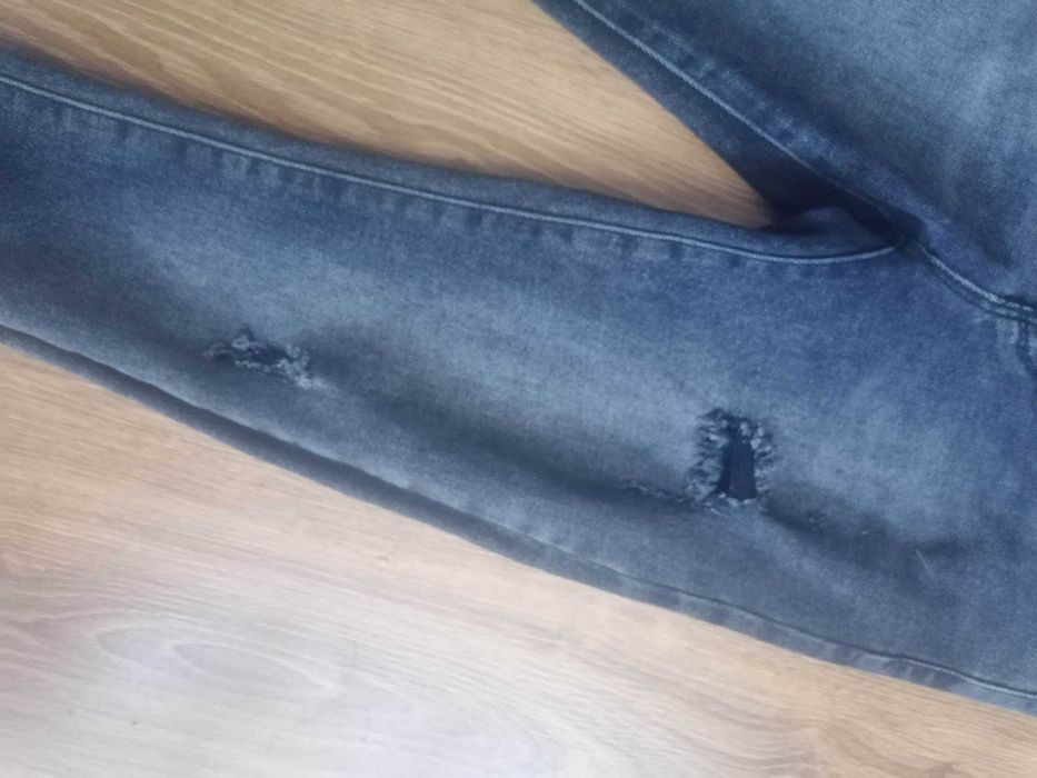 Damskie jeansy z przetarciami,rozmiar 36/s