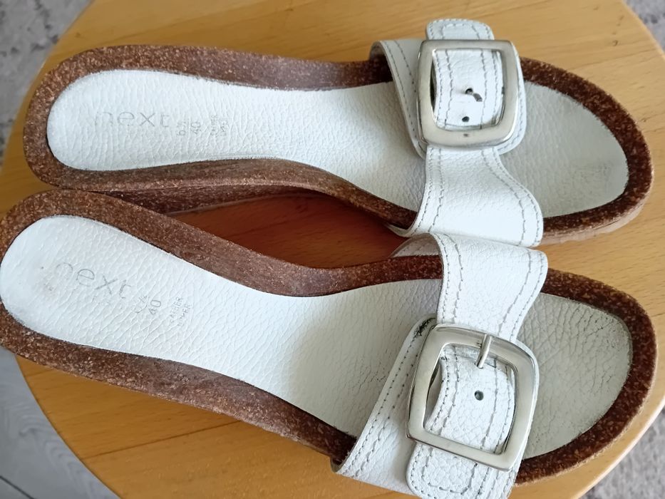 Letnie klapki skórzane rozmiar 40, tj. 25cm, firmy Next