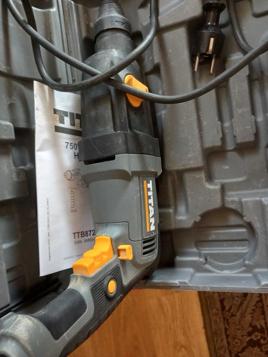 Młotowiertarka Titan SDS Plus 750 W.