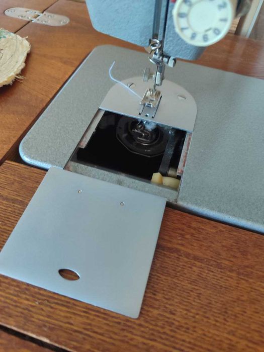 Швейна машинка Чайка 142М