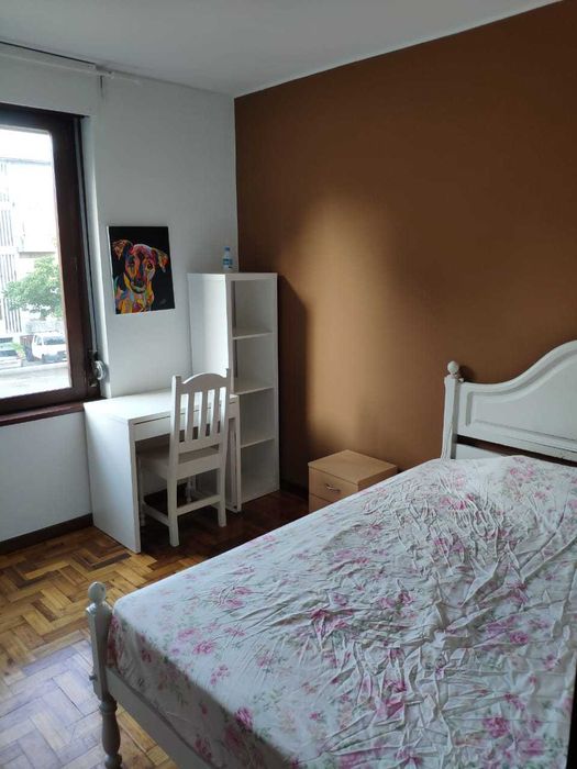 Quarto mobilado ao pé do ISEP, ESS no Pólo Universitário