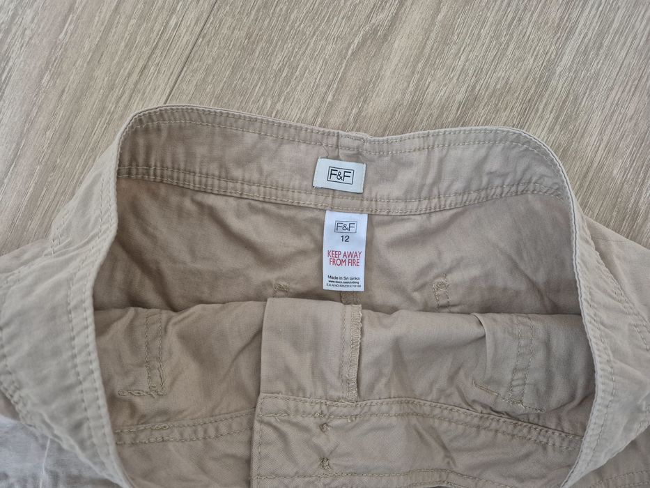 Krótkie spodenki beżowe 38 F&F