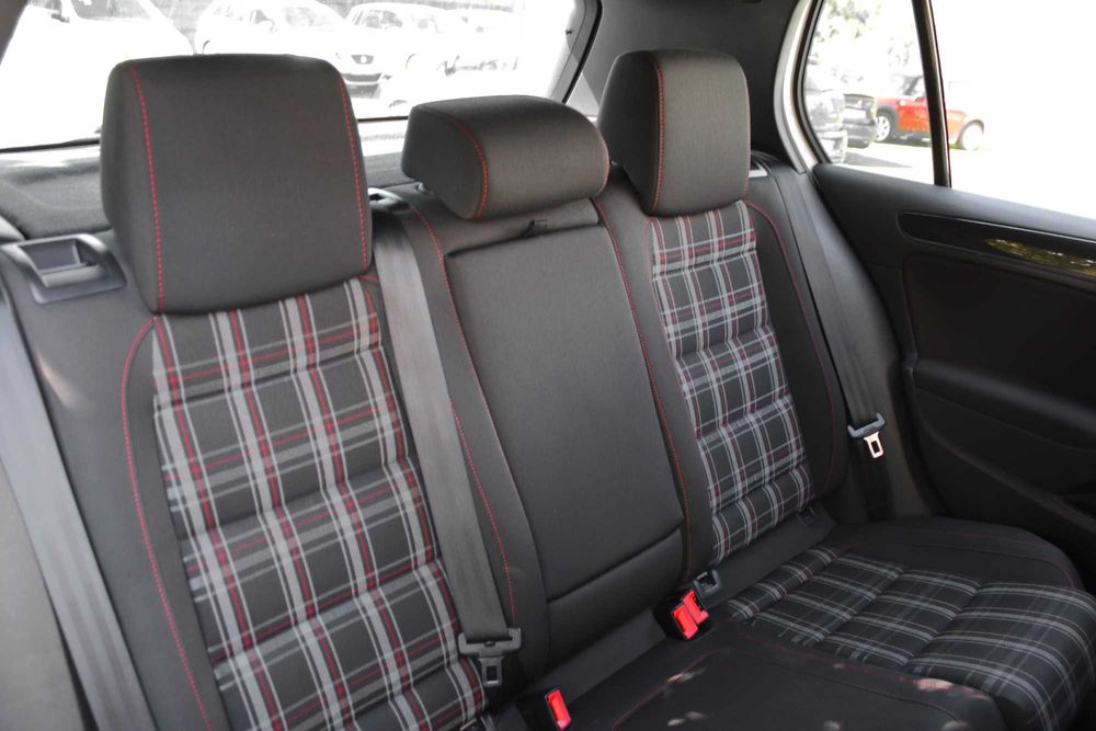VW Golf 6 GTI DSG 2.0 TSI 211CV (229€/Mês)