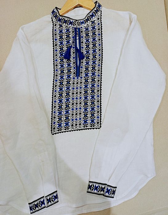 Чоловіча вишиванка ручної роботи