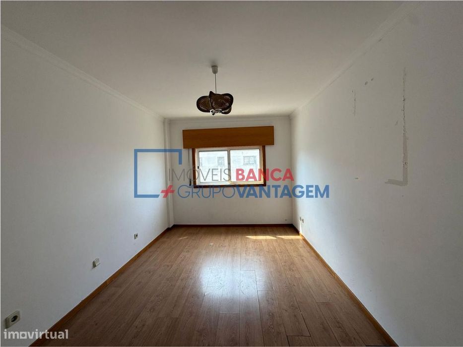 Apartamento T2 C/Varanda - Gondomar