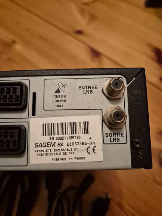 Dekoder satelitarny SAGEM do Cyfra+ z pilotem